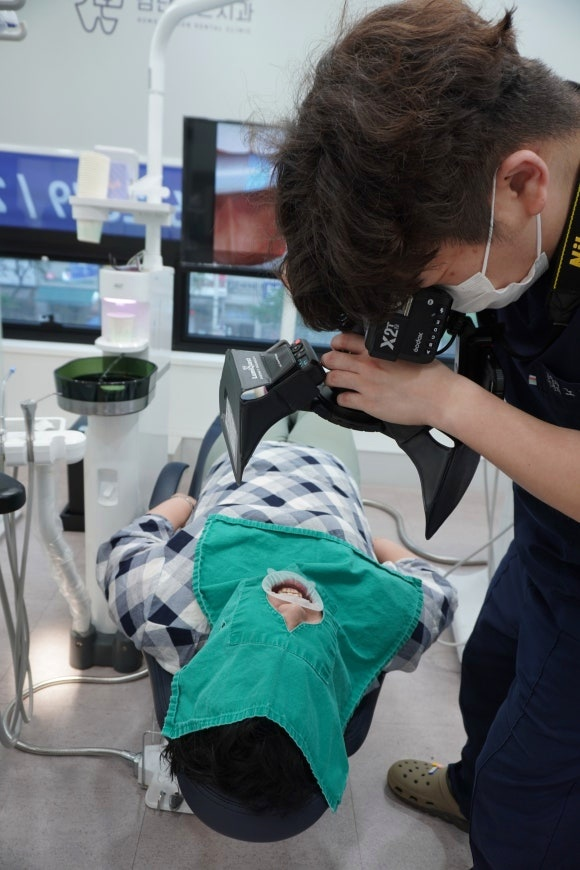 DSLR 정밀 구강 촬영 장면